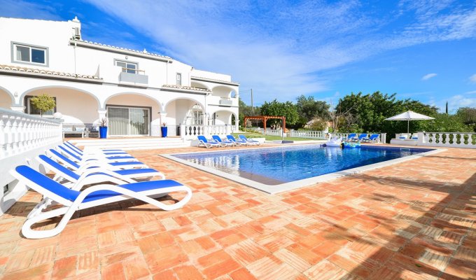 Location Villa Algarve Faro avec piscine privée et personnel