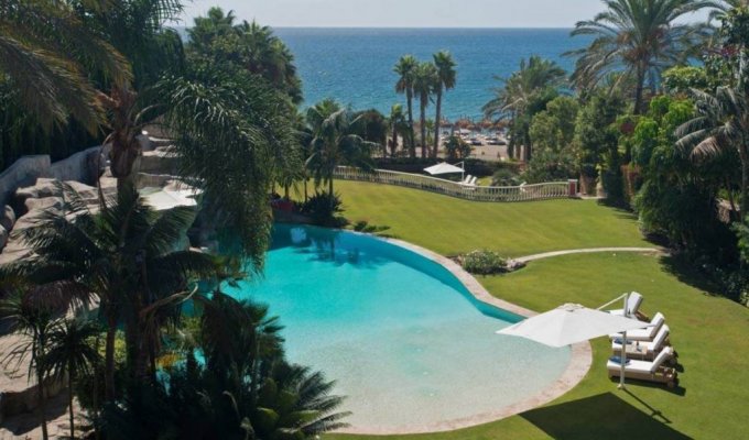 Piscine avec vue mer