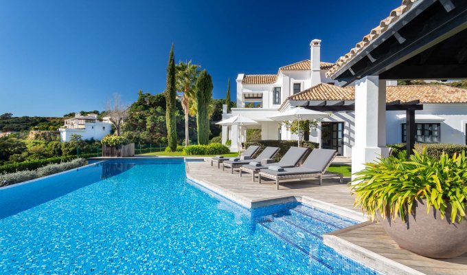 Villa et grande piscine chauffée*