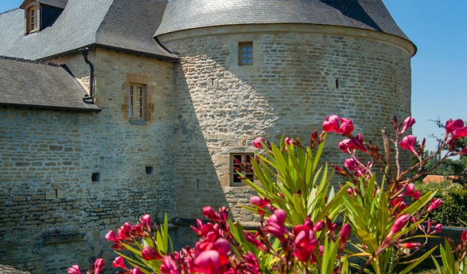 Location Château vacances piscine intérieure sauna privé en Champagne