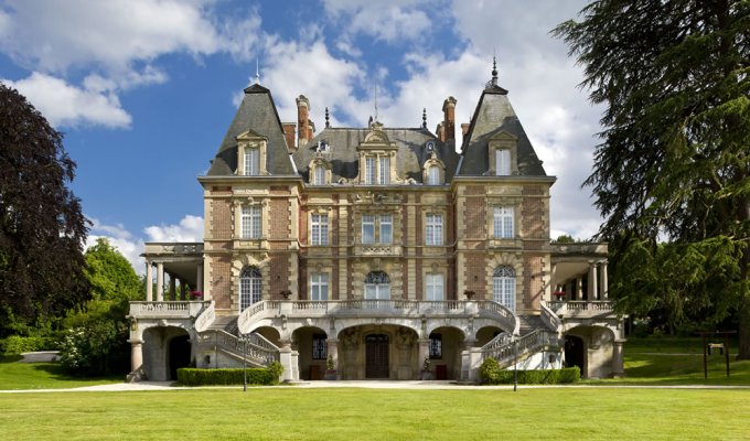 Location Chateau Paris pour séjours exclusifs avec personnel et service conciergerie