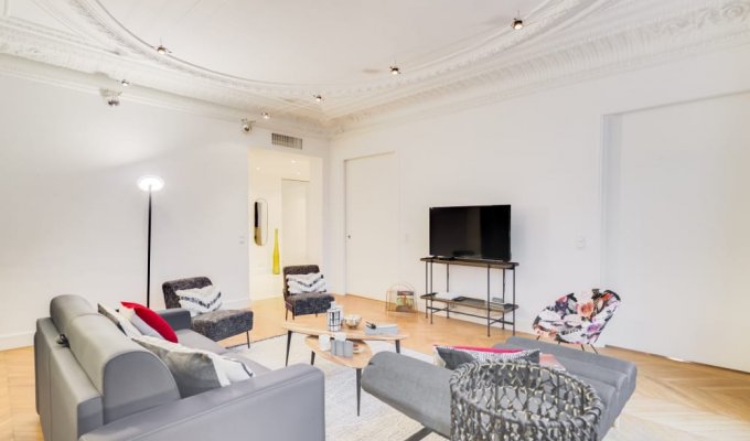 Location Appartement Luxe Paris Champs Elysees proche des grands magasins de luxe