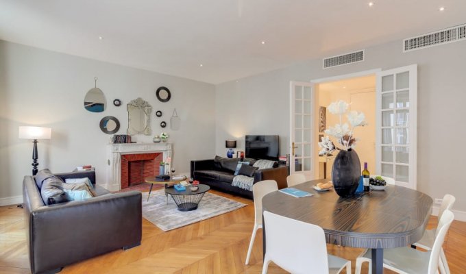 Location Appartement Luxe Paris Champs Elysees dans le quartier chic des Champs Elysees