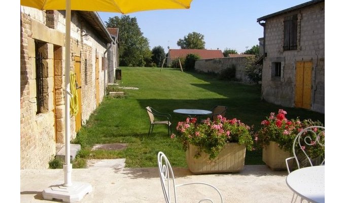 Location Maison vacances Ardennes Piscine intérieure chauffée Reims au calme 