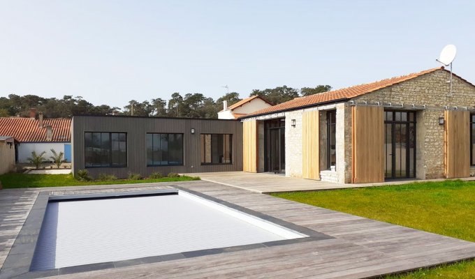 Vendee Location Villa La Tranche sur Mer avec piscine chauffée près des plages et des spots de surf