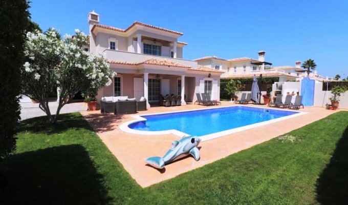 Location Villa Vale do Lobo avec piscine privée chauffée, proche du golf et des plages, Algarve