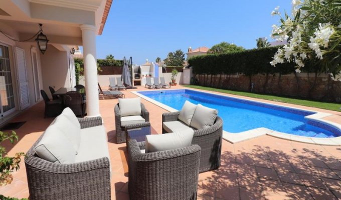 Location Villa Vale do Lobo avec piscine privée chauffée, proche du golf et des plages, Algarve