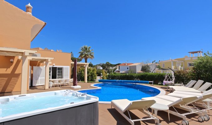 Location Villa Algarve Vilamoura avec piscine chauffée et jacuzzi