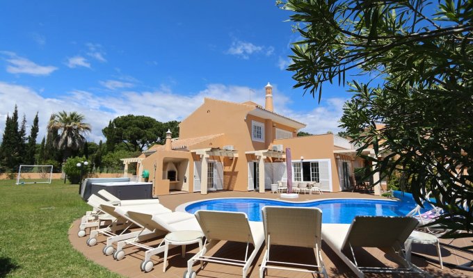 Location Villa Algarve Vilamoura avec piscine chauffée et jacuzzi
