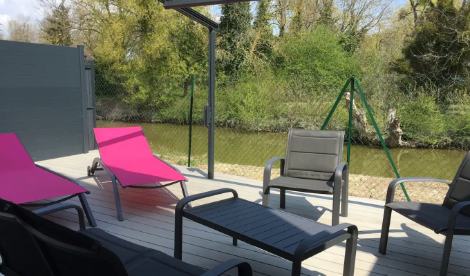 Location Maison vacances Troyes  en Champagne en bord de rivière au calme 10 min de Troyes, 40 min Nigloland 