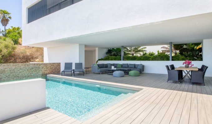 Piscine privée intimiste avec vue panoramique