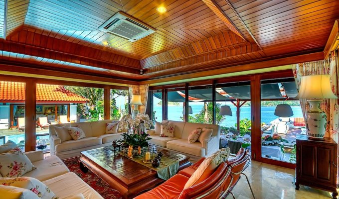 Thailande Location Villa Phuket SHA Plus+ sur la plage de Kata Beach avec piscine privée et Personnel