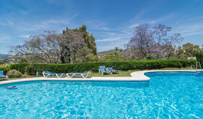 Piscine avec vue golf