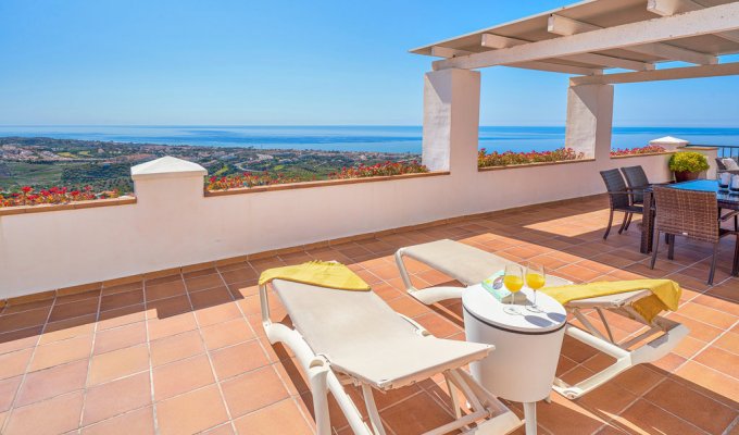 Terrasse avec solarium et ombre