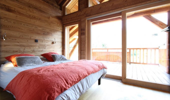 Location Chalet Luxe Serre Chevalier proche des pistes avec piscine intérieure  sauna et services de conciergerie