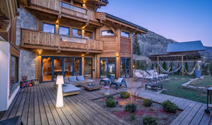 Location Chalet Luxe Serre Chevalier Piscine sauna et services de conciergerie Alpes du Sud