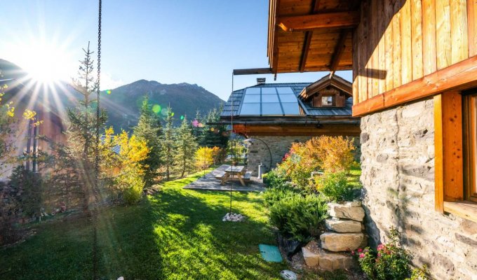 Location Chalet Luxe Serre Chevalier proche des pistes avec piscine intérieure  sauna et services de conciergerie