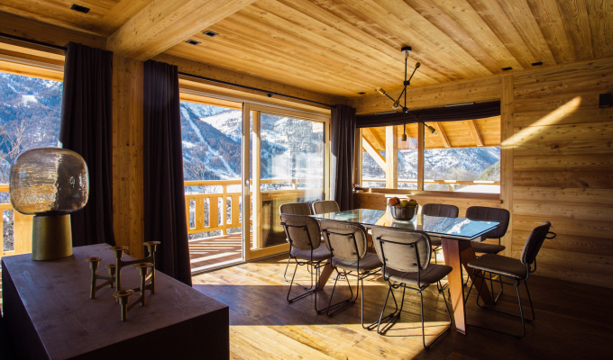 Location Chalet Luxe Serre Chevalier proche des pistes avec bain nordique et service de conciergerie