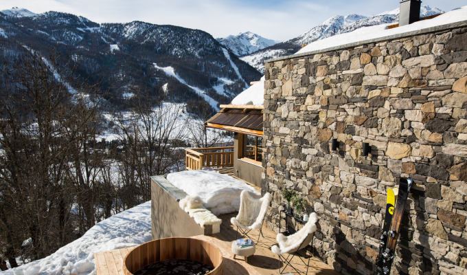 Location Chalet Luxe Serre Chevalier proche des pistes avec bain nordique et service de conciergerie