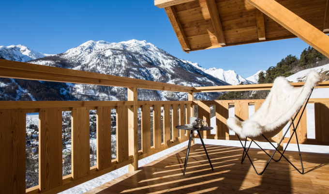 Location Chalet Luxe Serre Chevalier proche des pistes avec bain nordique et service de conciergerie