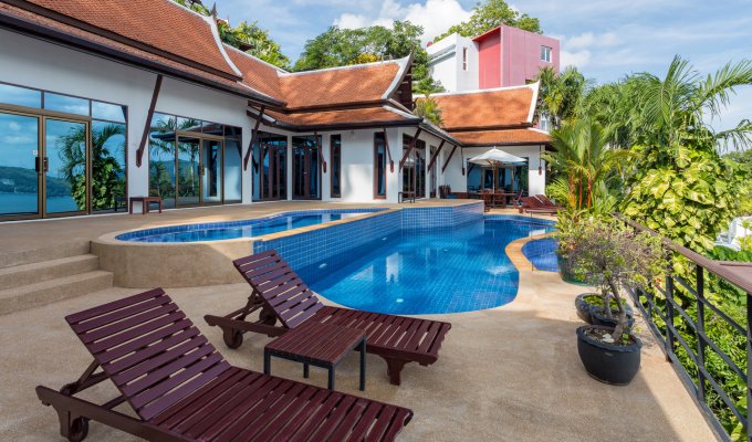 Location villa Phuket à Patong avec piscine privée, personnel et vue mer imprenable