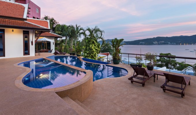 Location villa Phuket à Patong avec piscine privée, personnel et vue mer imprenable