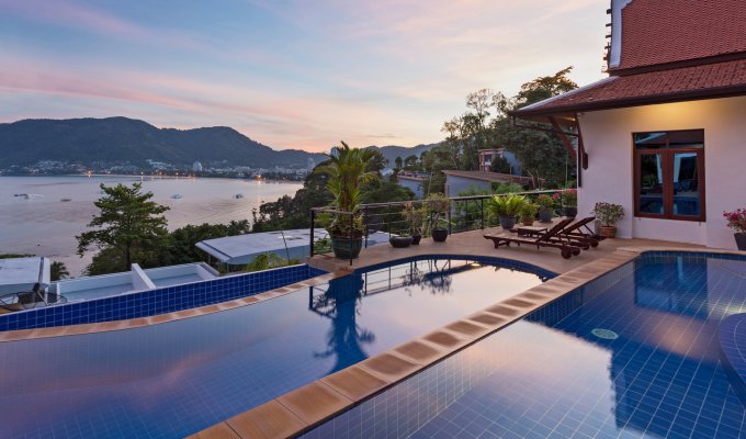 Location villa Phuket à Patong avec piscine privée, personnel et vue mer imprenable