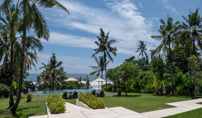 Location Villa Indonesie Bali Tabanan au bord de la mer avec piscine privée et personnel