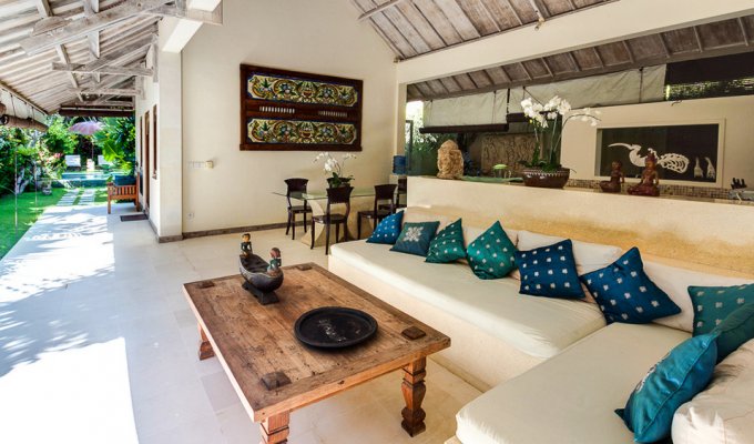 Location villa Bali avec personnel et piscine privée à Seminyak à 10 min de la plage