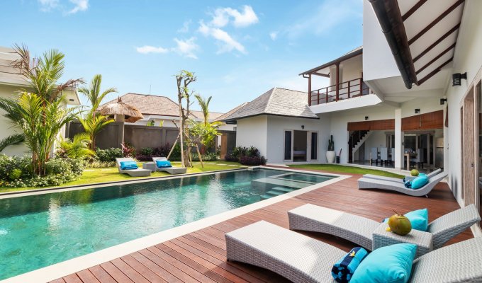 Location villa Bali avec personnel et piscine privée à 10 min de la plage à Seminyak