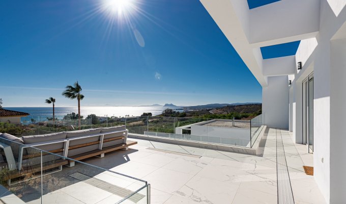 Terrasse surplombant la mer