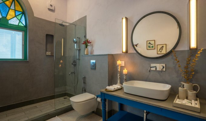 Location villa de luxe Gurgaon Gurugram avec piscine privée et petit-déjeuner proche du village de Beri