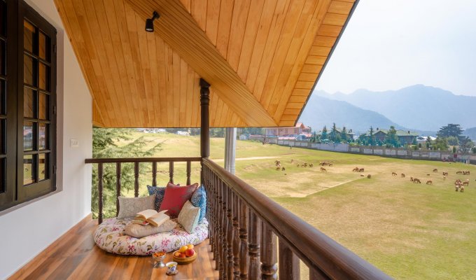 Location maison de luxe montagnes du Cachemire à Nishat Lane dans le Srinagar proche des lacs avec vue et petit-déjeuner