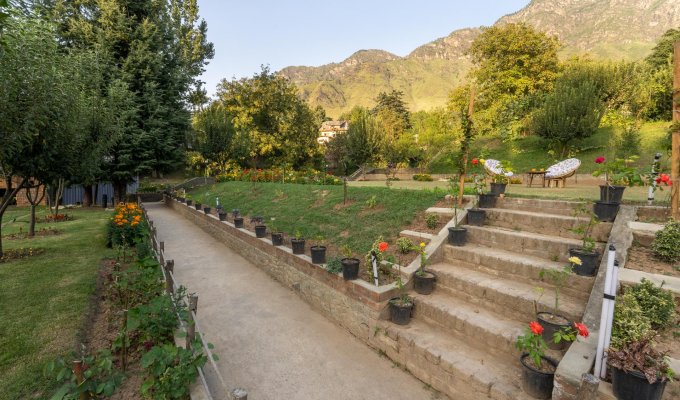 Location maison de luxe montagnes du Cachemire à Nishat Lane dans le Srinagar proche des lacs avec vue et petit-déjeuner