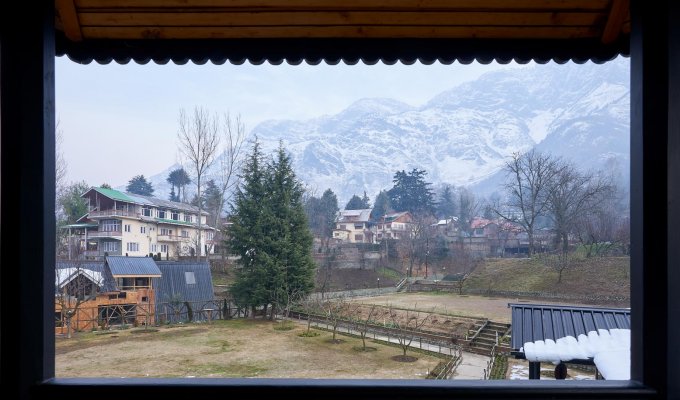 Location maison de luxe montagnes du Cachemire à Nishat Lane dans le Srinagar proche des lacs avec vue et petit-déjeuner