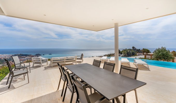 Terrasse ombragée pour les repas