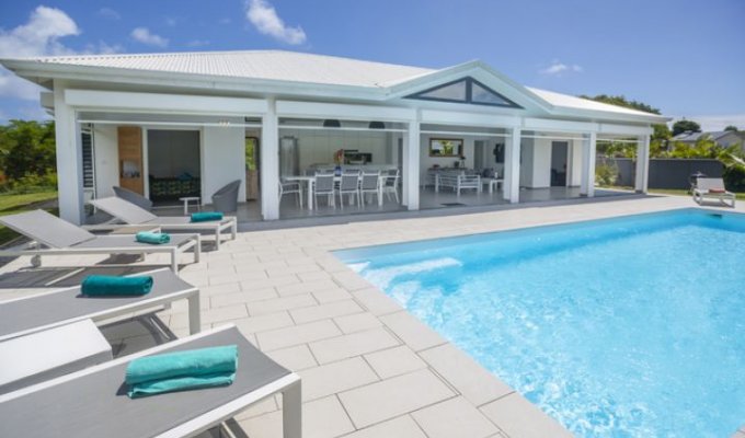 Location villa de vacances en Guadeloupe avec piscine 