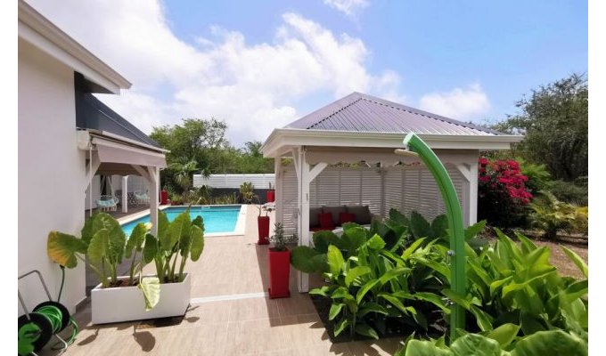 Location villa créole à St-François en Guadeloupe avec piscine privée 