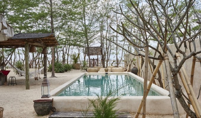 Indonésie Location Vacances Villa Iles Gili avec piscine privée et personnel inclus au bord de la mer 