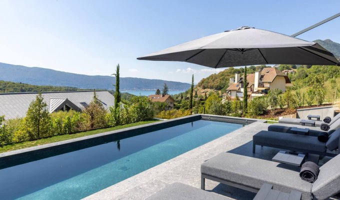 Location villa luxe lac d'Annecy Talloires avec piscine privée Accès plage kayak paddle