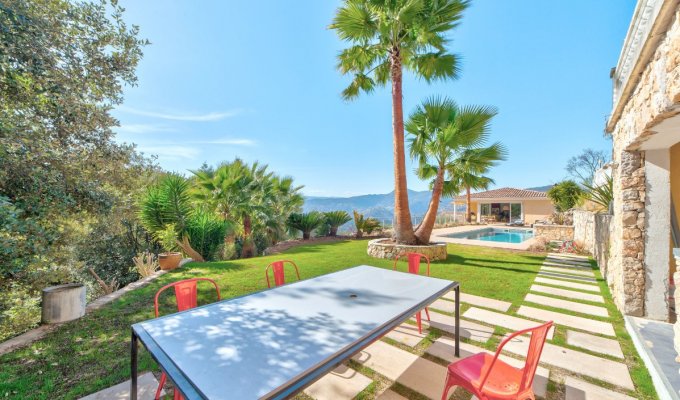 Location Villa Cote d Azur Nice 6 km de la plage piscine privée