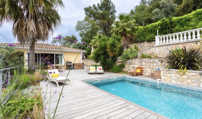 Location Villa Cote d Azur Nice 6 km de la plage piscine privée