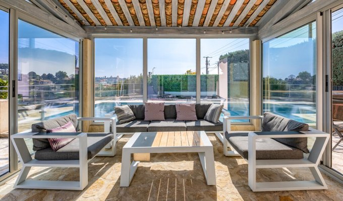 Cote d Azur location villa Saint Laurent du Var avec piscine privée 