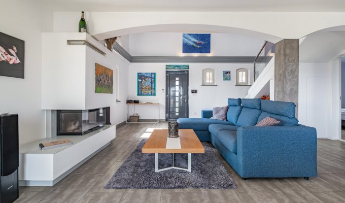 Cote d Azur location villa Saint Laurent du Var avec piscine privée 