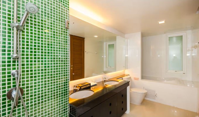 Location villa Phuket à Patong avec piscine privée, personnel et vue mer imprenable