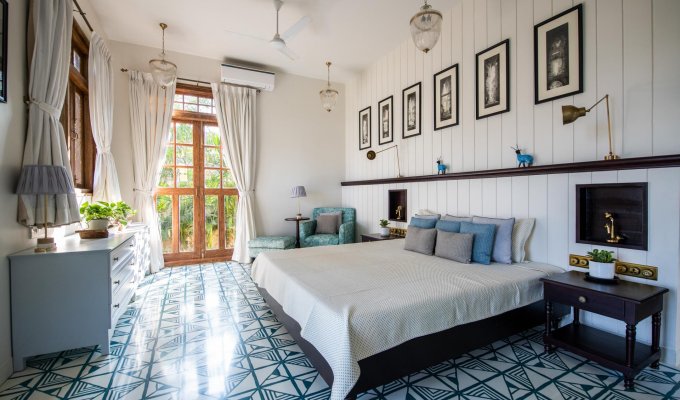 Location villa de luxe Goa avec piscine privée et vue rivière, proche des plages avec petit-déjeuner et ménage