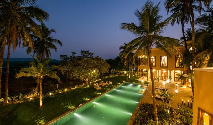 Location villa de luxe Goa avec piscine privée et vue rivière, proche des plages avec petit-déjeuner et ménage