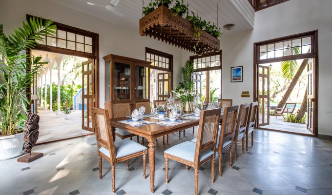 Location villa de luxe Goa avec piscine privée et vue rivière, proche des plages avec petit-déjeuner et ménage