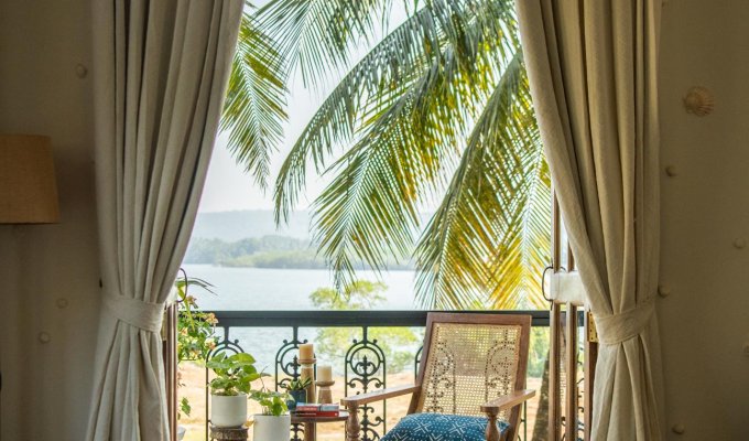 Location villa de luxe Goa avec piscine privée et vue rivière, proche des plages avec petit-déjeuner et ménage