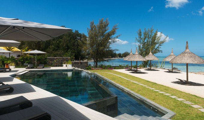 Residence front de mer sur la plage de Riviere Noire proche du Morne